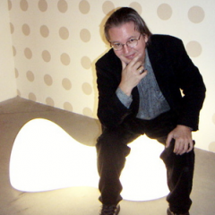 Bruce Sterling sitting on a Karim Rashid blobject - Wired Blob Network 2006